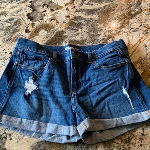 OLD NAVY DISTRESSED DENIM SHORTS